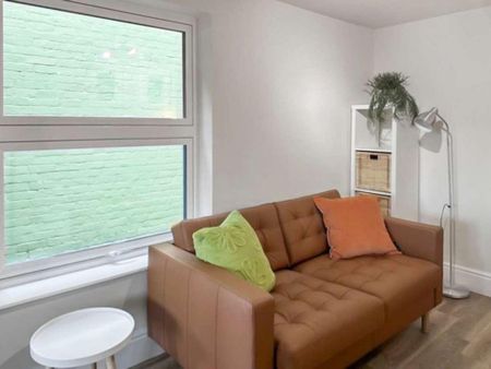 3 bedroom house of multiple occupation to rent - Photo 3