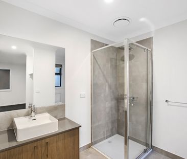 6 Cumin Way, Cranbourne East VIC 3977 - Townhouse For Rent | Domain - Photo 6