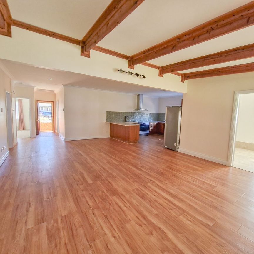 Comfortable & Character-Filled Home - FULLY FURNISHED. - Photo 1