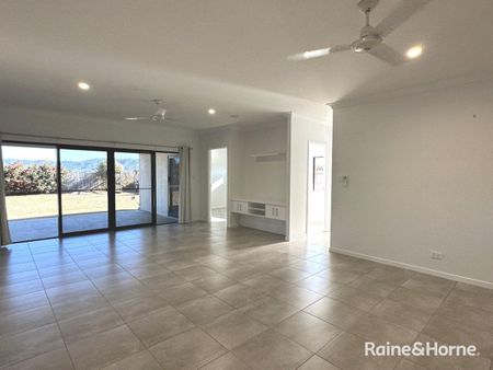 3 Bedroom Unfurnished Home in Bonnie Doon - Photo 2
