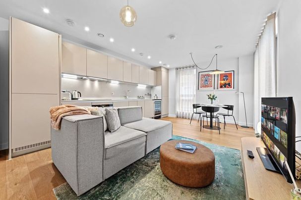 Edwards Mews - Photo 1