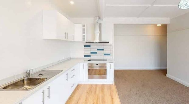 Spacious 1-Bedroom Apartment in Hataitai - Photo 1