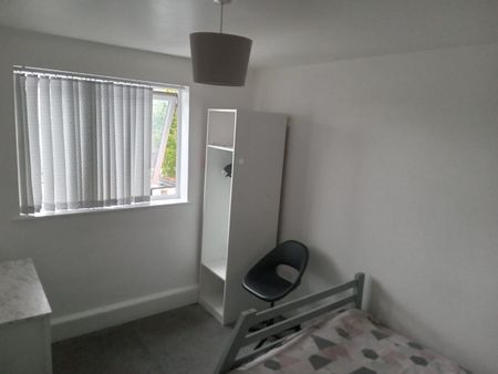 Room in a Shared Flat, New Devonshire Square, M7 - Photo 2
