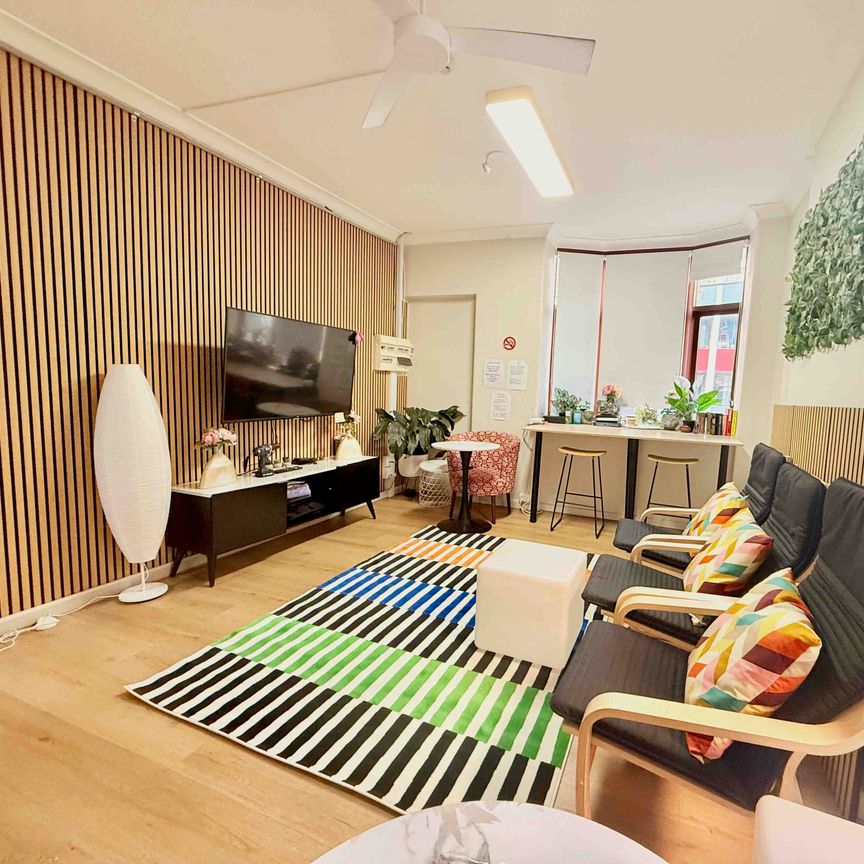 Chippendale - Photo 1