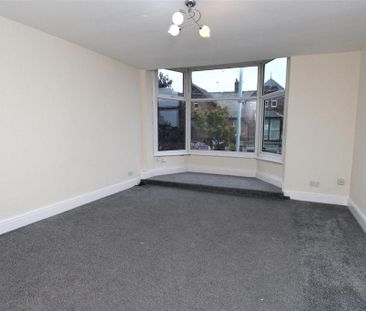 3 bedroom flat to rent - Photo 2