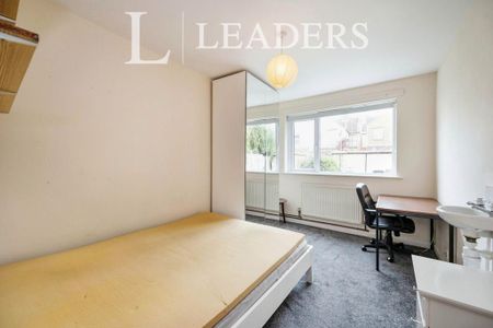 4 bedroom terraced house to rent - Photo 4