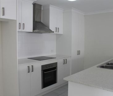 Modern Home in the Heart of Baldivis - Photo 2