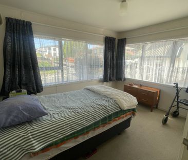 Close to town centre - Photo 5