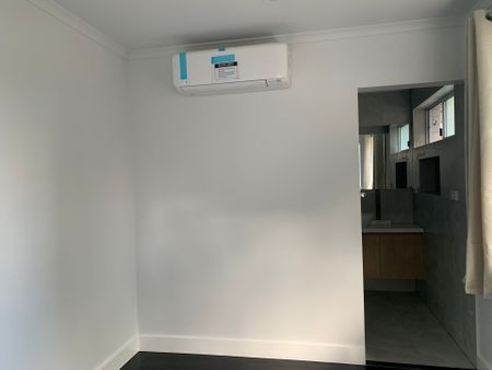 Fully Renovation with 3 Bathrooms in Springvale - Photo 4