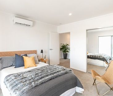 3 bedroom townhouse + media room surrounded by parkland! - Photo 2