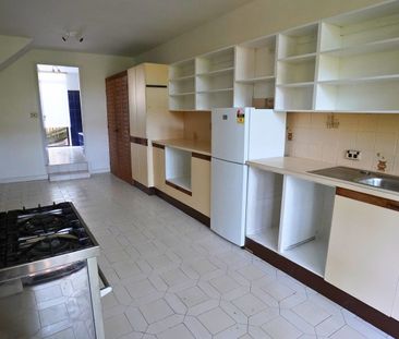 Charming coastal retreat in a prized Narrabeen pocket - Photo 3