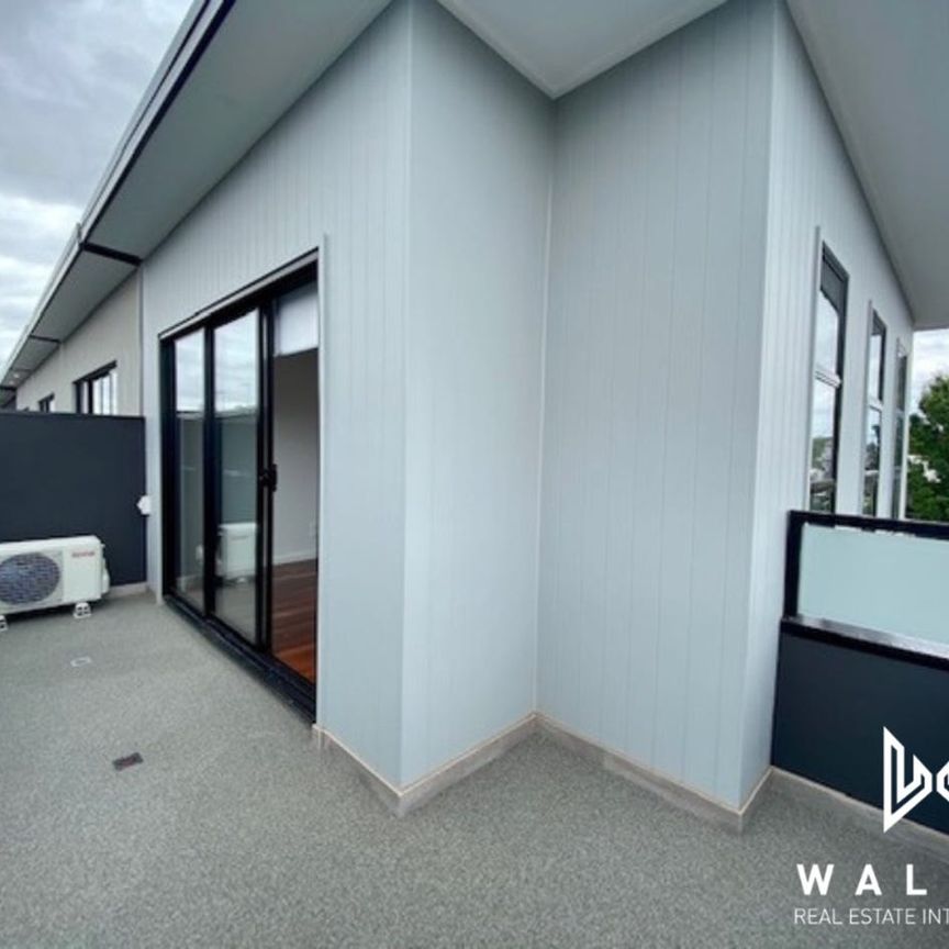 Modern Living Townhouse! - Photo 1