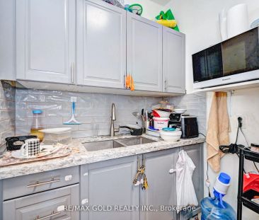 13-15 Ainslie Street N #2 - Photo 5