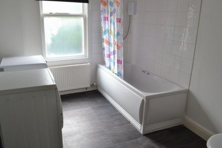 40 Rothesay Avenue, NG7 1PU, NOTTINGHAM - Photo 5