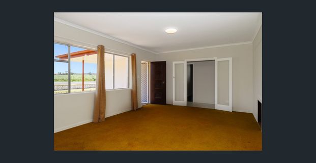 🏡 Classic Charm with Space to Spare! - Photo 1