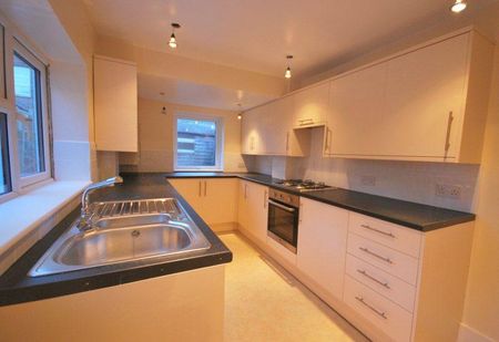 2 bedroom semi-detached house to rent - Photo 5