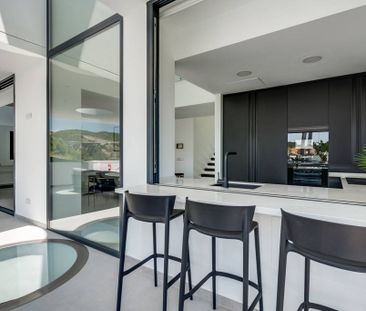 4 bedroom luxury Villa for rent in Estepona, Spain - Photo 4