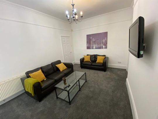 2 bedroom ground floor flat to rent - Photo 1