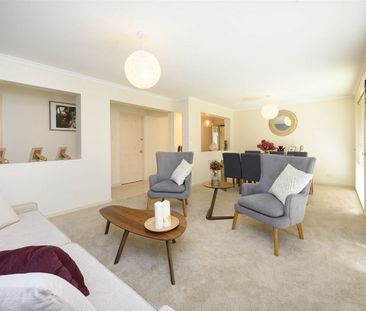 Beautiful Family Home - Photo 2