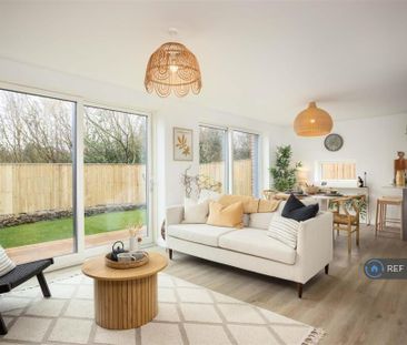 4 bedroom detached house to rent - Photo 1