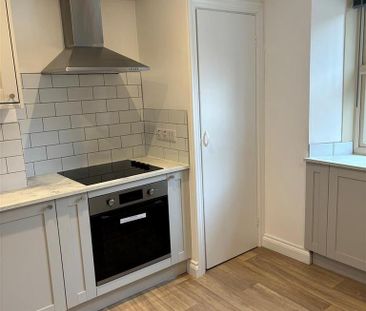 3 bedroom flat to rent - Photo 5