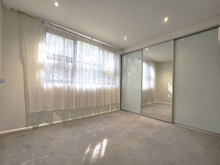 FOOTSTEPS TO TO ALL AMENITIES - MODERN TWO BEDROOM APARTMENT - Photo 2
