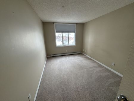 210, 40 Parkridge View SE, Calgary - Photo 2