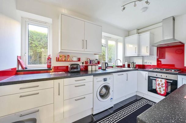 3 bedroom flat to rent - Photo 1