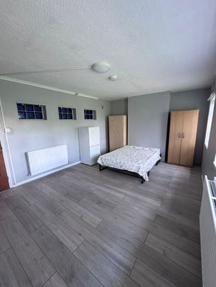 Room in a Shared House, Marlow House, N22 - Photo 1