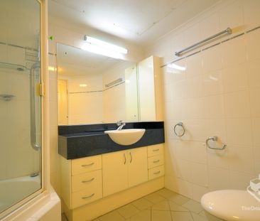 Stunning River View Apartment in Admiralty Precinct - Full Furnishe... - Photo 6