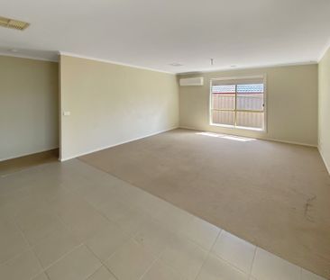 17 Aliza Avenue, California Gully - Photo 3