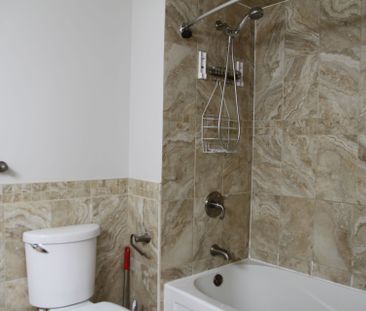 For Lease - 147 Jordanray Boulevard, Newmarket, Ontario - Photo 2