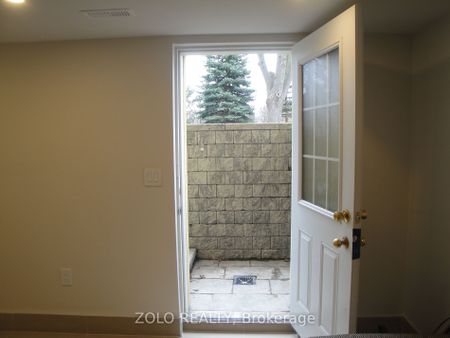 Detached Home For Lease | N8131518 - Photo 2