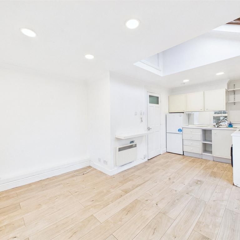 Studio to rent - Photo 1