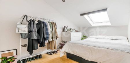 4 bedroom town house located on a private gated mews - Photo 5