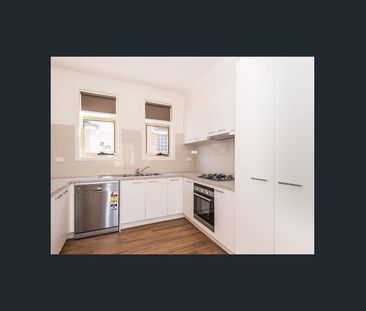 NEAT 2 BEDROOM TOWNHOUSE - Photo 3