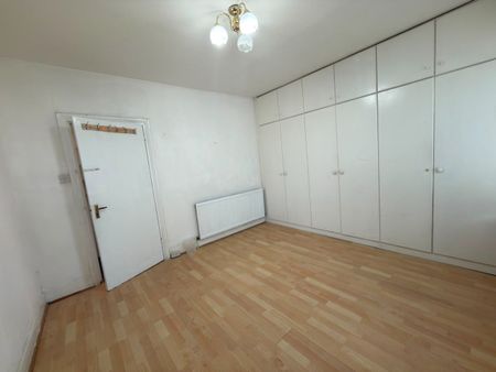 3 Bed Semi-Detached House, Stanley Road, IG1 - Photo 4