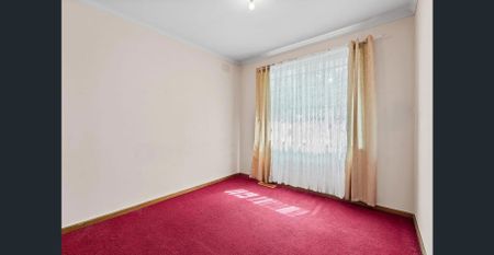 3 BEDROOM HOME IN GREAT LOCATION - Photo 3