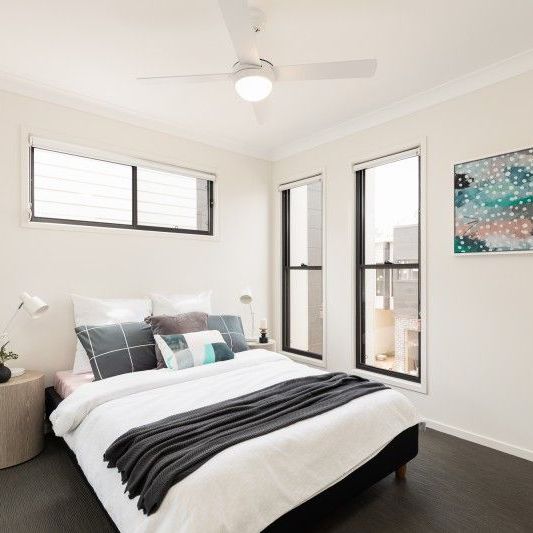 FOUR BEDROOM 2 BATHROOM TOWNHOUSE WITH SINGLE LOCK UP GARAGE & COVERED CARPORT - Photo 1