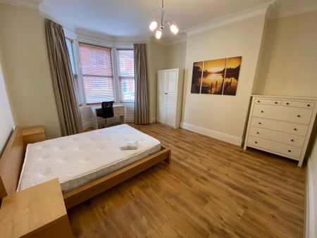 2 bedroom ground floor flat to rent - Photo 3