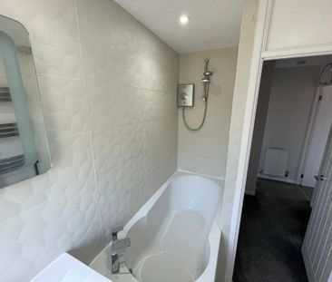 3 bedroom end of terrace house to rent - Photo 4