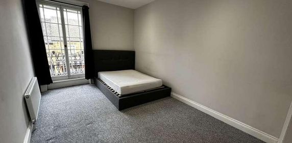 High Street, Banbury, OX16 - Photo 2