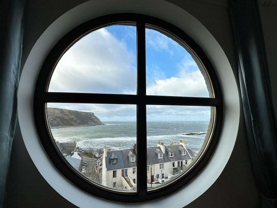 Stunning 4 bedroom detached property in the beautiful coastal town of Gardenstown. Available to lease on an unfurnished basis. Breathtaking views over the town - Photo 1