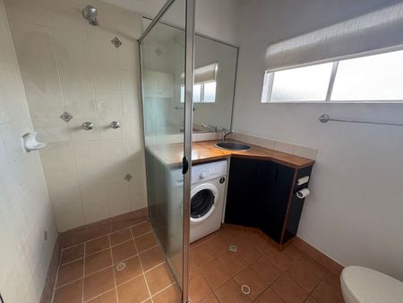 Cozy Self-Contained Unit - Photo 5