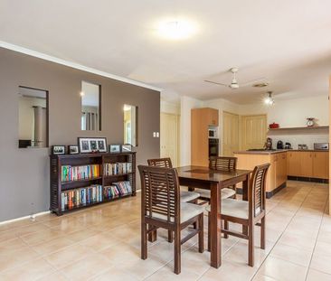 Spacious Family Home! - Photo 3