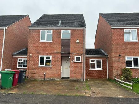 4 bedroom link detached house to rent - Photo 4