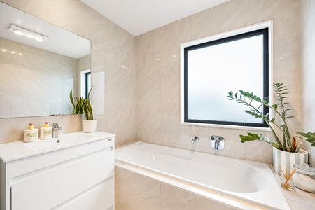 Sleek and Stylish - Photo 3