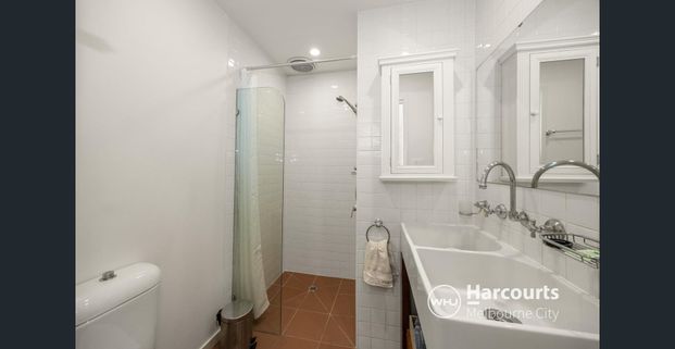 Cute Lane-way cottage in Carlton - All Utilities Included in Rent! - Photo 1