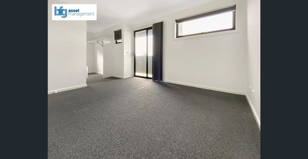 Modern Three bedroom Townhouse in Cranbourne East - Photo 1