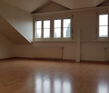 Charmante Dachwohnung zu vermieten - Photo 2